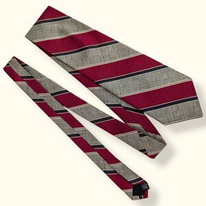 🍁Vintage Countess Mara 100% Silk Striped Tie